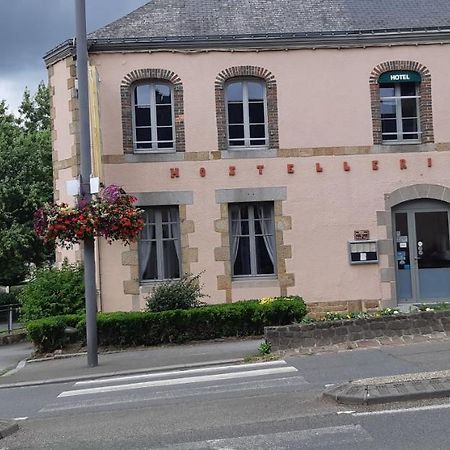 Logis Hotel Le Grand Cerf Ernée 外观 照片