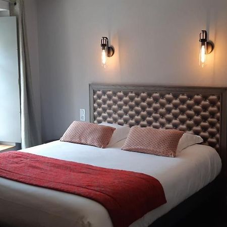 Logis Hotel Le Grand Cerf Ernée 外观 照片