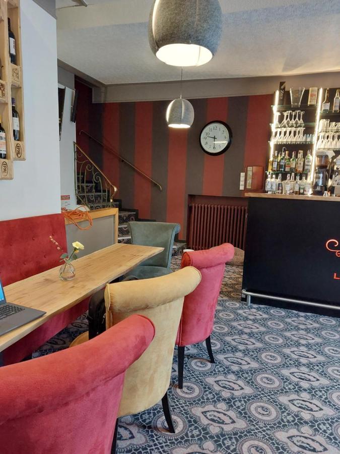 Logis Hotel Le Grand Cerf Ernée 外观 照片