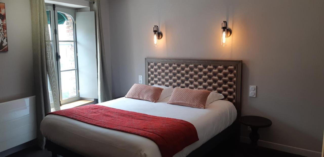 Logis Hotel Le Grand Cerf Ernée 外观 照片