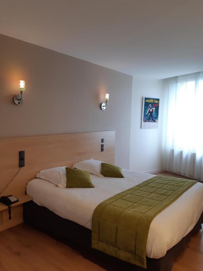 Logis Hotel Le Grand Cerf Ernée 外观 照片