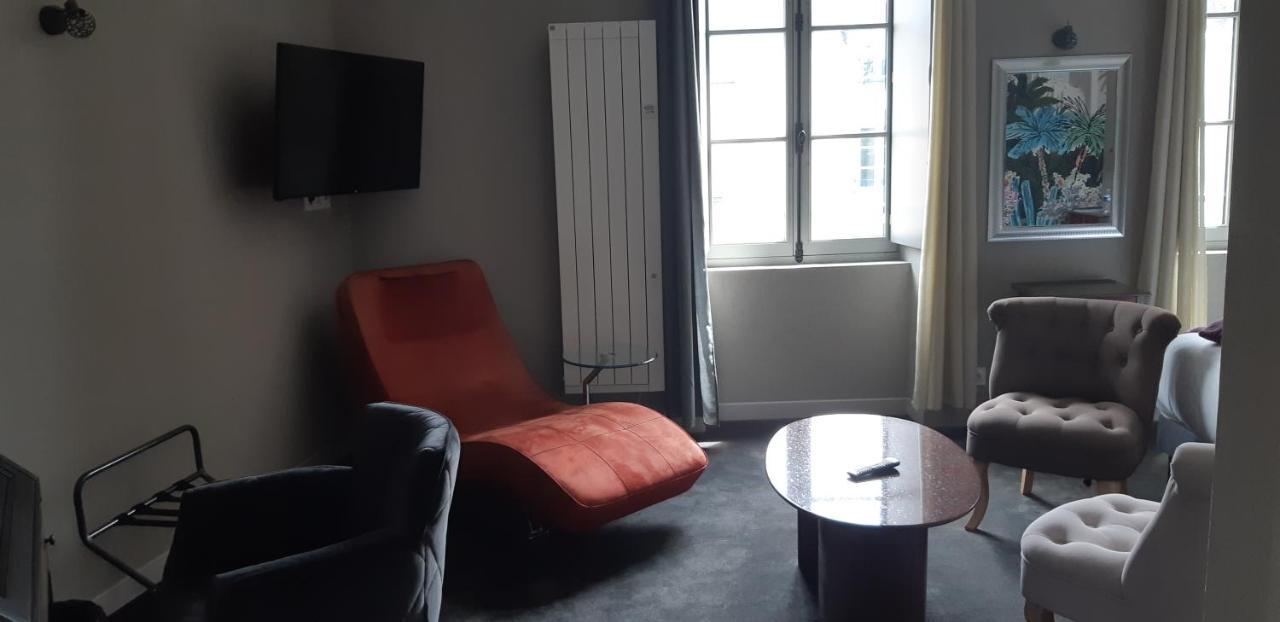Logis Hotel Le Grand Cerf Ernée 外观 照片
