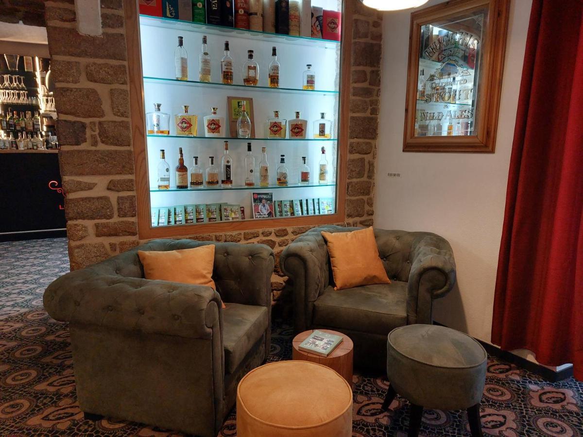 Logis Hotel Le Grand Cerf Ernée 外观 照片