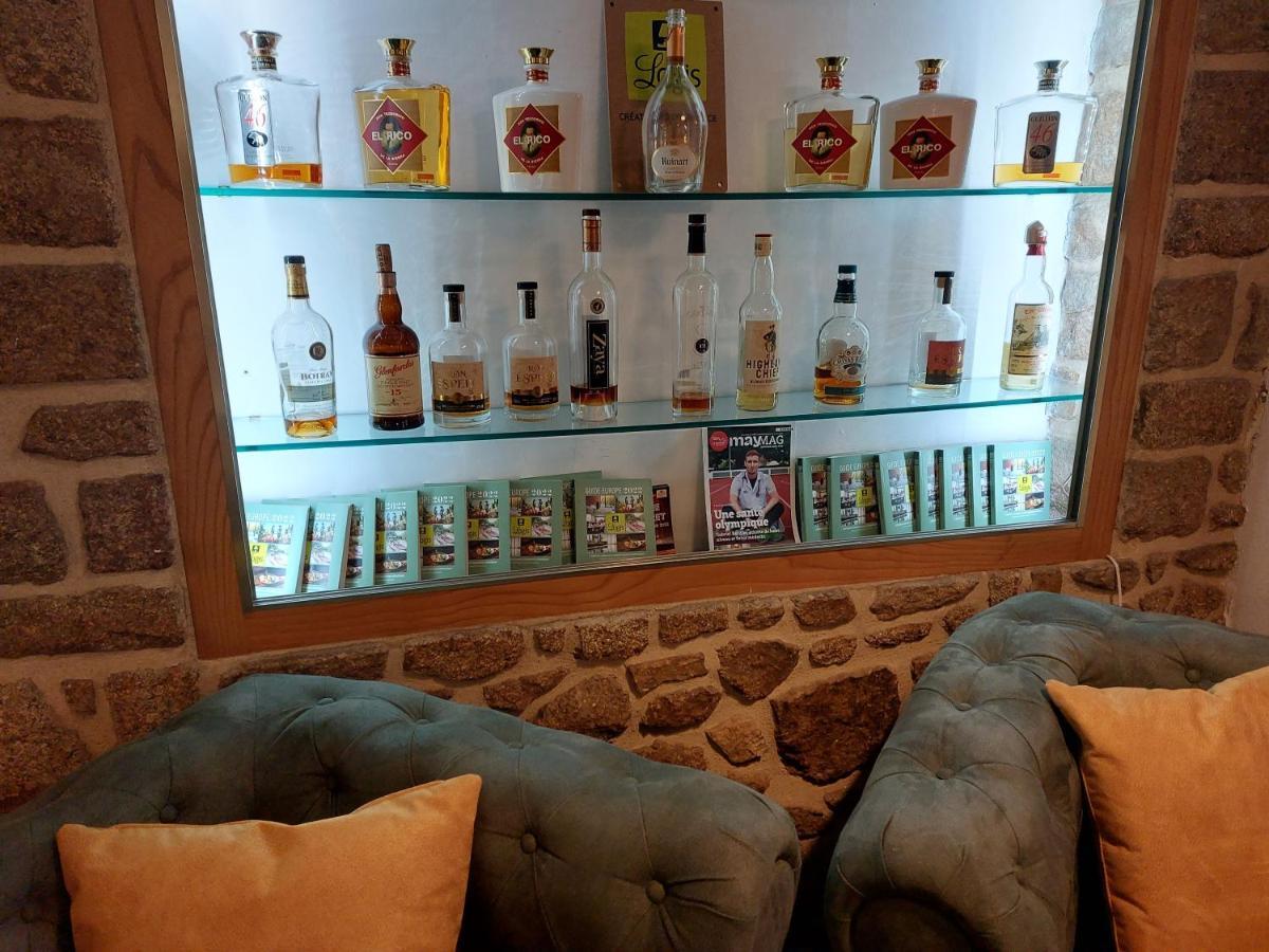 Logis Hotel Le Grand Cerf Ernée 外观 照片