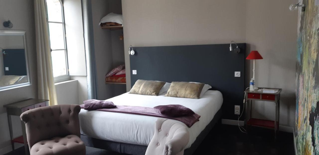 Logis Hotel Le Grand Cerf Ernée 外观 照片