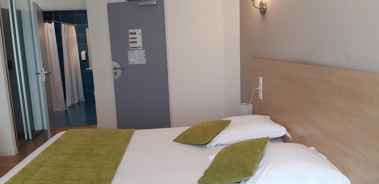Logis Hotel Le Grand Cerf Ernée 外观 照片