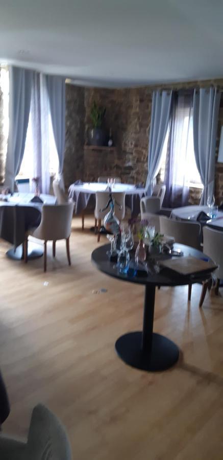 Logis Hotel Le Grand Cerf Ernée 外观 照片