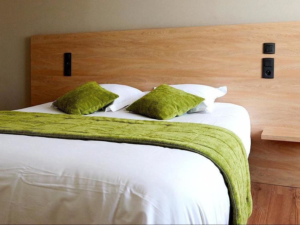 Logis Hotel Le Grand Cerf Ernée 外观 照片