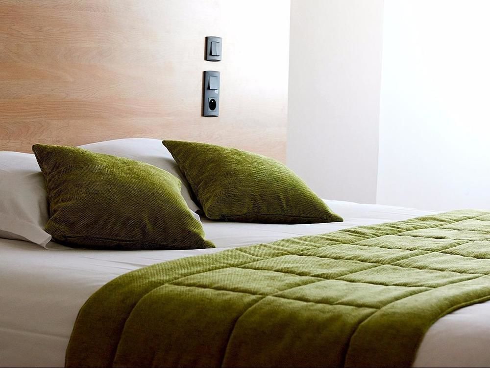 Logis Hotel Le Grand Cerf Ernée 外观 照片