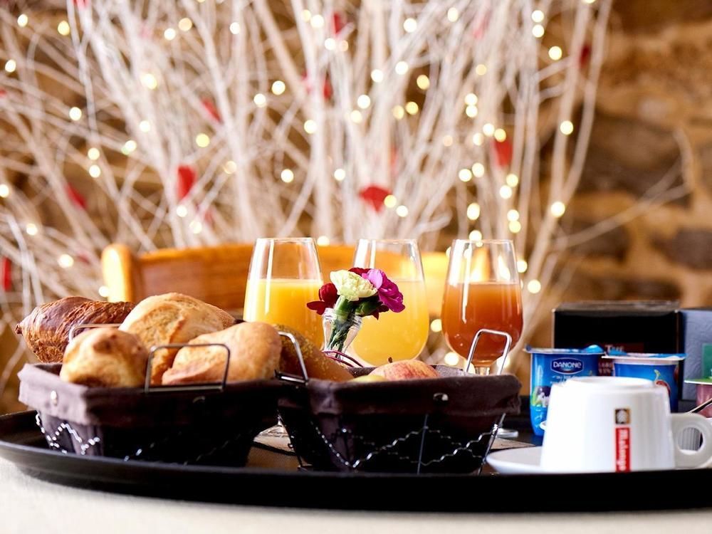 Logis Hotel Le Grand Cerf Ernée 外观 照片